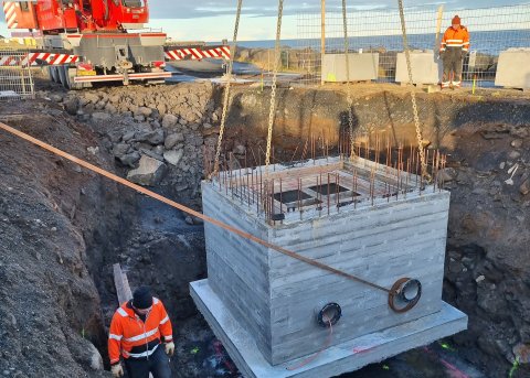 Dælubrunnur settur niður við Norðurströndina