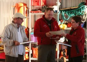 Björgunarsveitin Ársæll fær rausnarlega peningagjöf frá Slysavarnardeild kvenna á Seltjarnarnesi og …