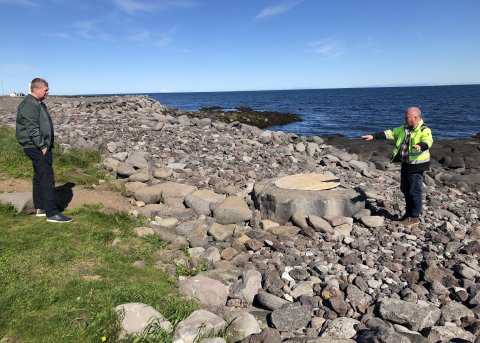 Unnið að lagfæringu og endurheimt fjörunnar við Kisuklappir og útilistaverkið Bollastein eftir Ólöfu…