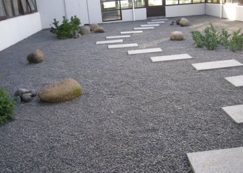 Innigarður í Grunnskóla Seltjarnarness með japönsku yfirbragði