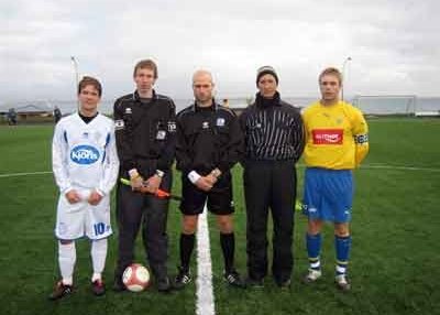 Fyrsti leikurinn á nýjum gervigrasvelli