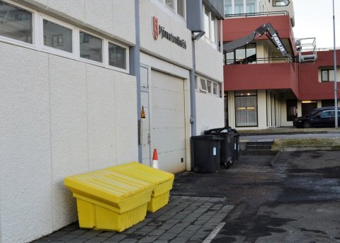 SALT OG SANDUR FYRIR ÍBÚA AÐ SÆKJA SÉR