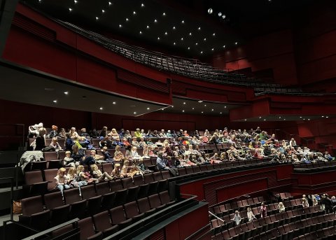 Nemendur í 1. og 2. bekk í Hörpu.