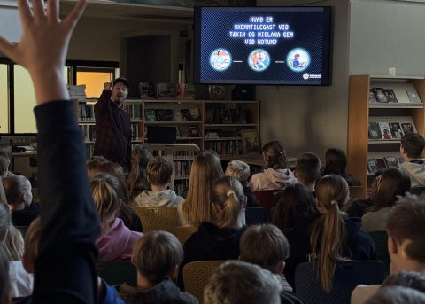 Jafningjafræðsla og fræðsla um örugga netnotkun í 8.bekk