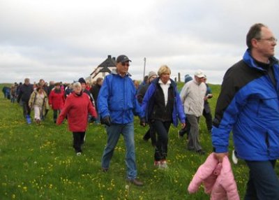 Fjölmenni og fjör í Jónsmessugöngu.