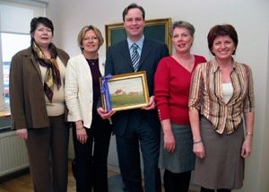 Seltjarnarnesbæ færð minningargjöf um Unni Óladóttur