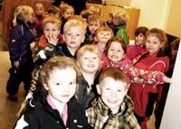 Börn af Sólbrekku í heimsókn hjá bæjarstjóra