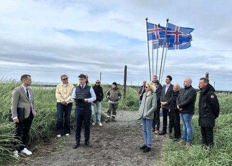 Jóhann Páll Jóhannsson, umhverfis-, orku- og loftslagsráðherra staðfestir stækkun friðlandsins við G&hellip;