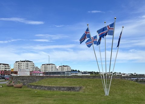 Gleðilegan þjóðhátíðardag Íslendinga, 17. júní 2026