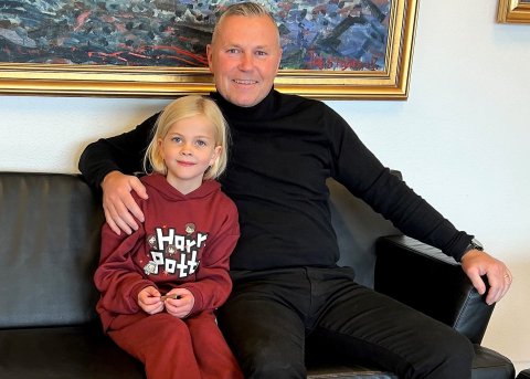 Fundað með bæjarstjóra um leiktæki á skólalóðina