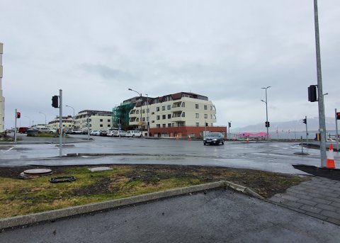 Græntími gönguljósanna á gatnamótum Suðurstrandar og Nesvegs hefur verið uppfærður og virkar vel.