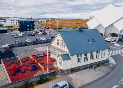 Starfsemi nýja ungbarnaleikskólans í Gamla Mýrarhúsaskóla gengur vel