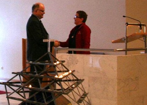 Slysavarnardeildin Varðan og Björgunarsveitin Ársæll styrkja Seltjarnarneskirkju